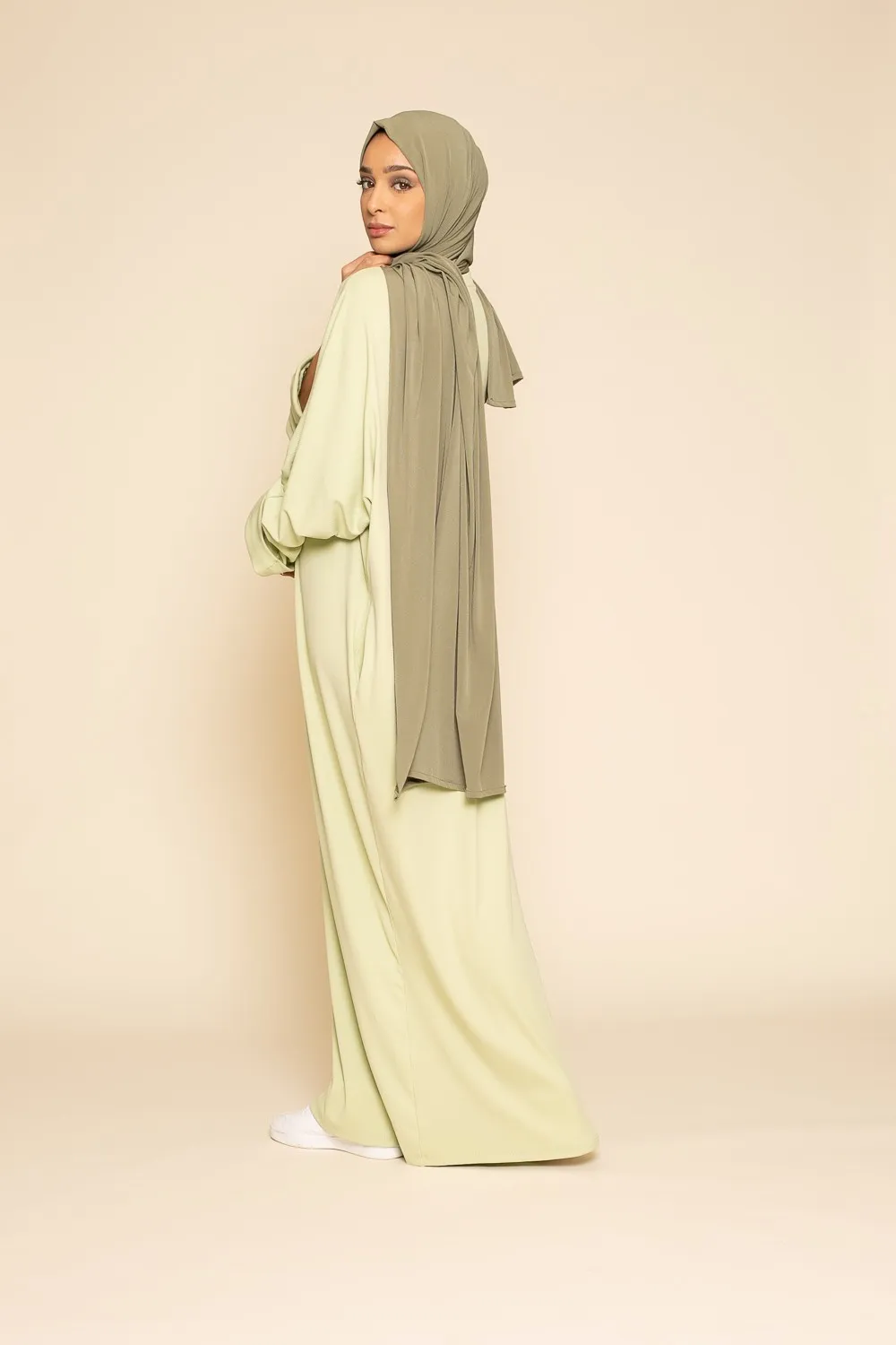 Abaya oversize anís