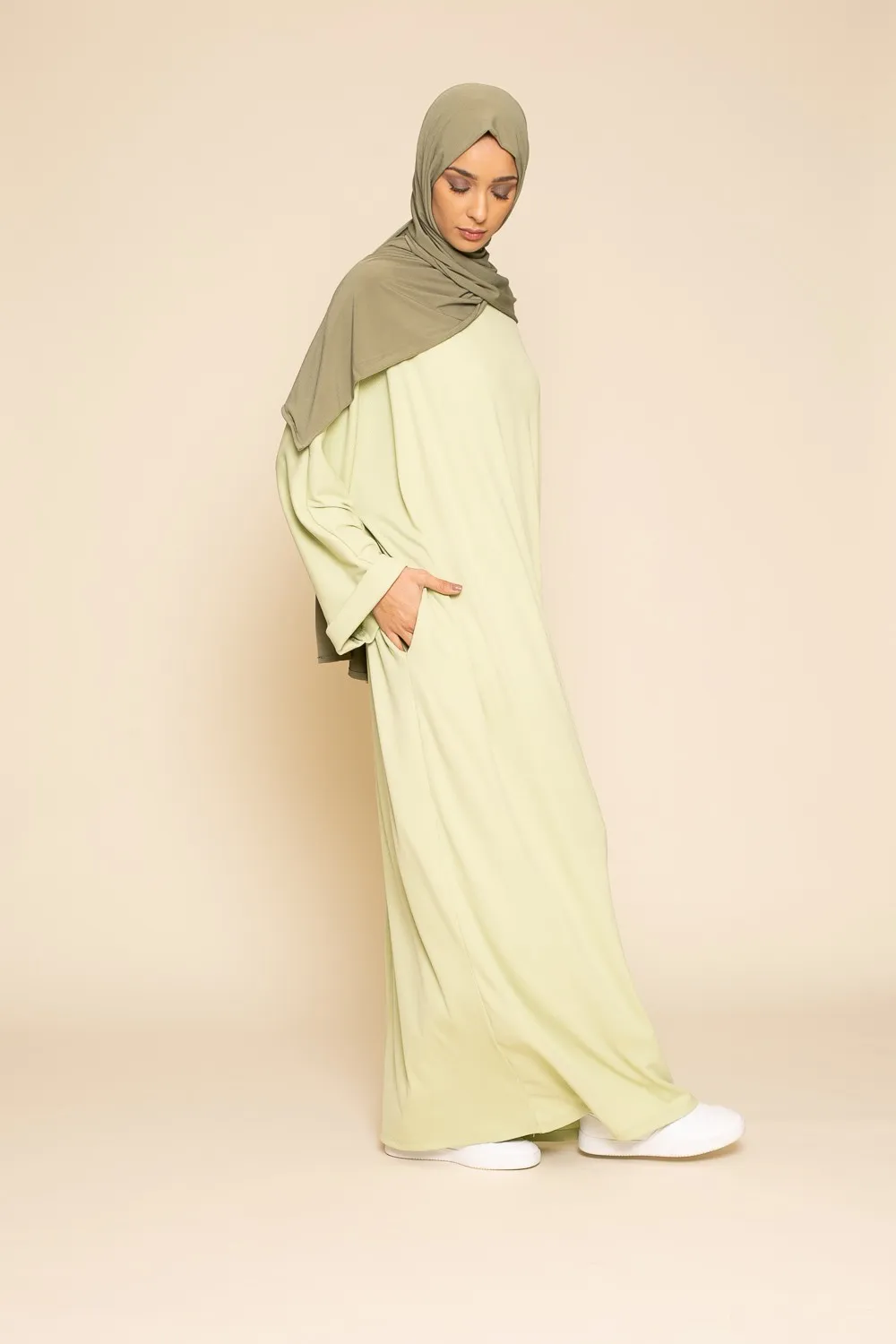 Abaya oversize anís