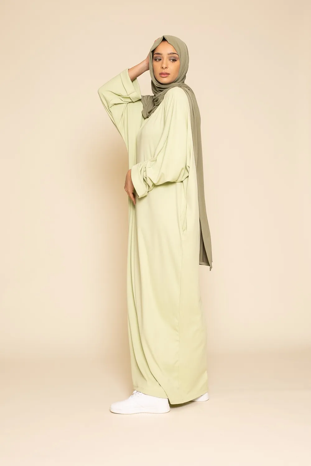 Abaya oversize anís