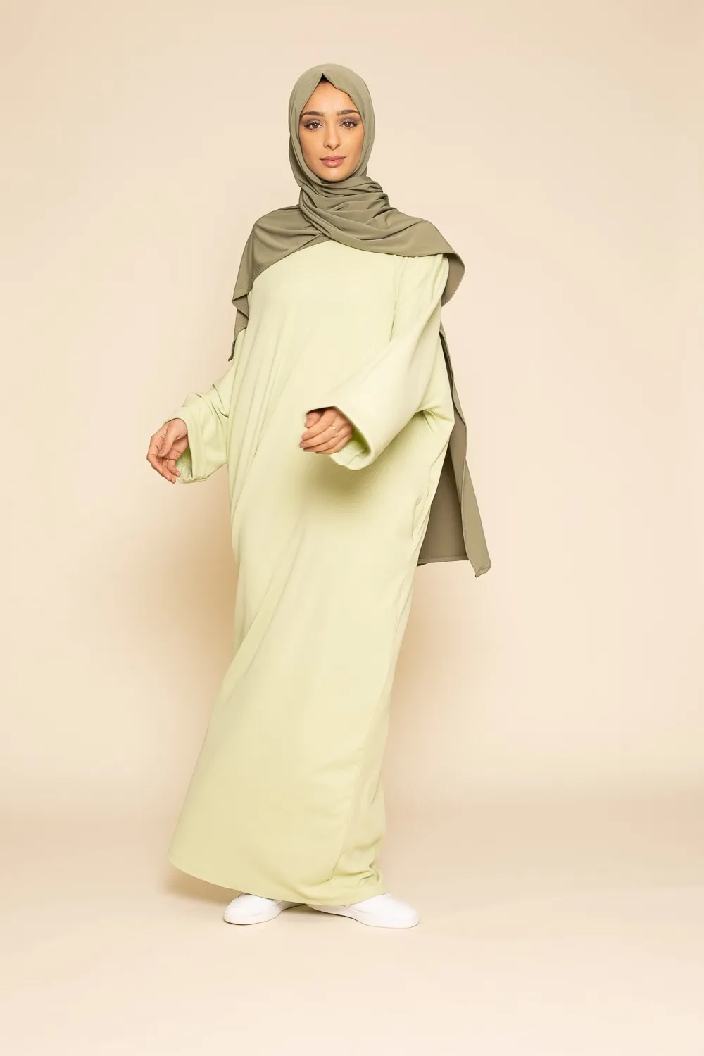 Abaya oversize anís