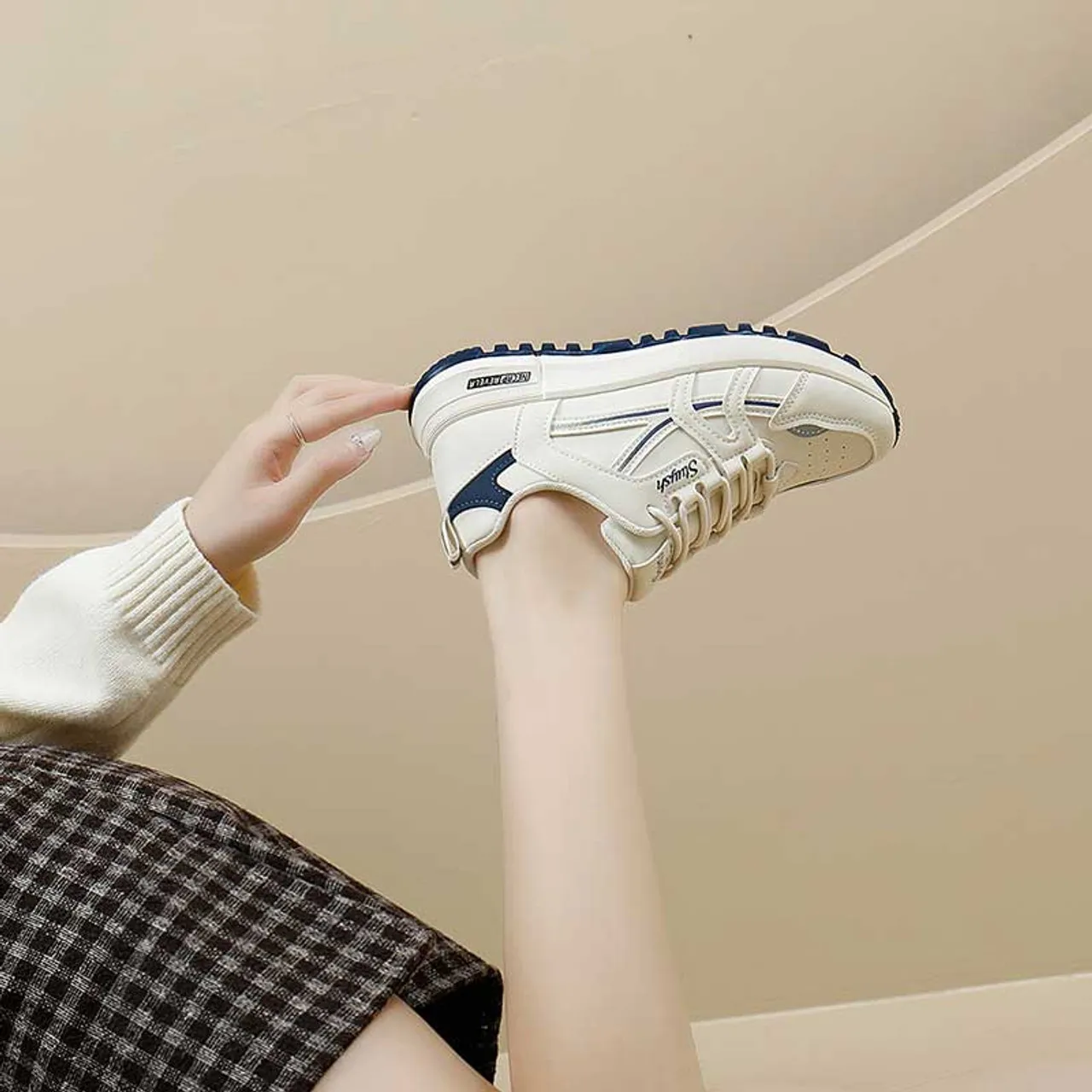 Beige blue stripe & logo print shoe sneaker