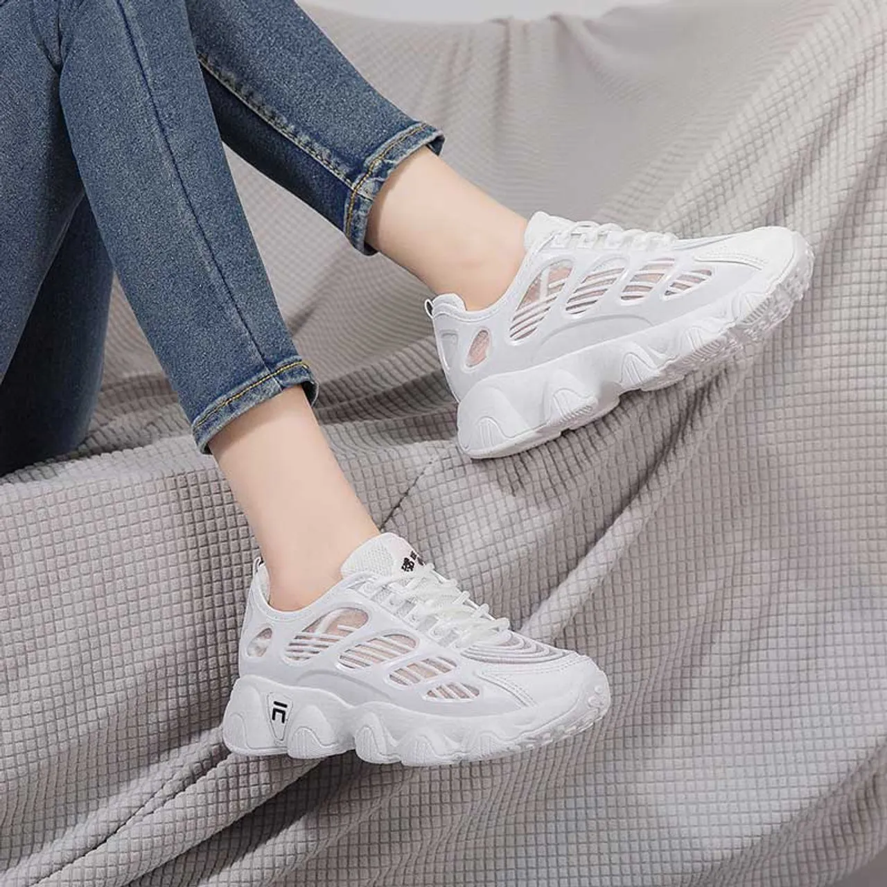 White pattern hollow stripe shoe sneaker