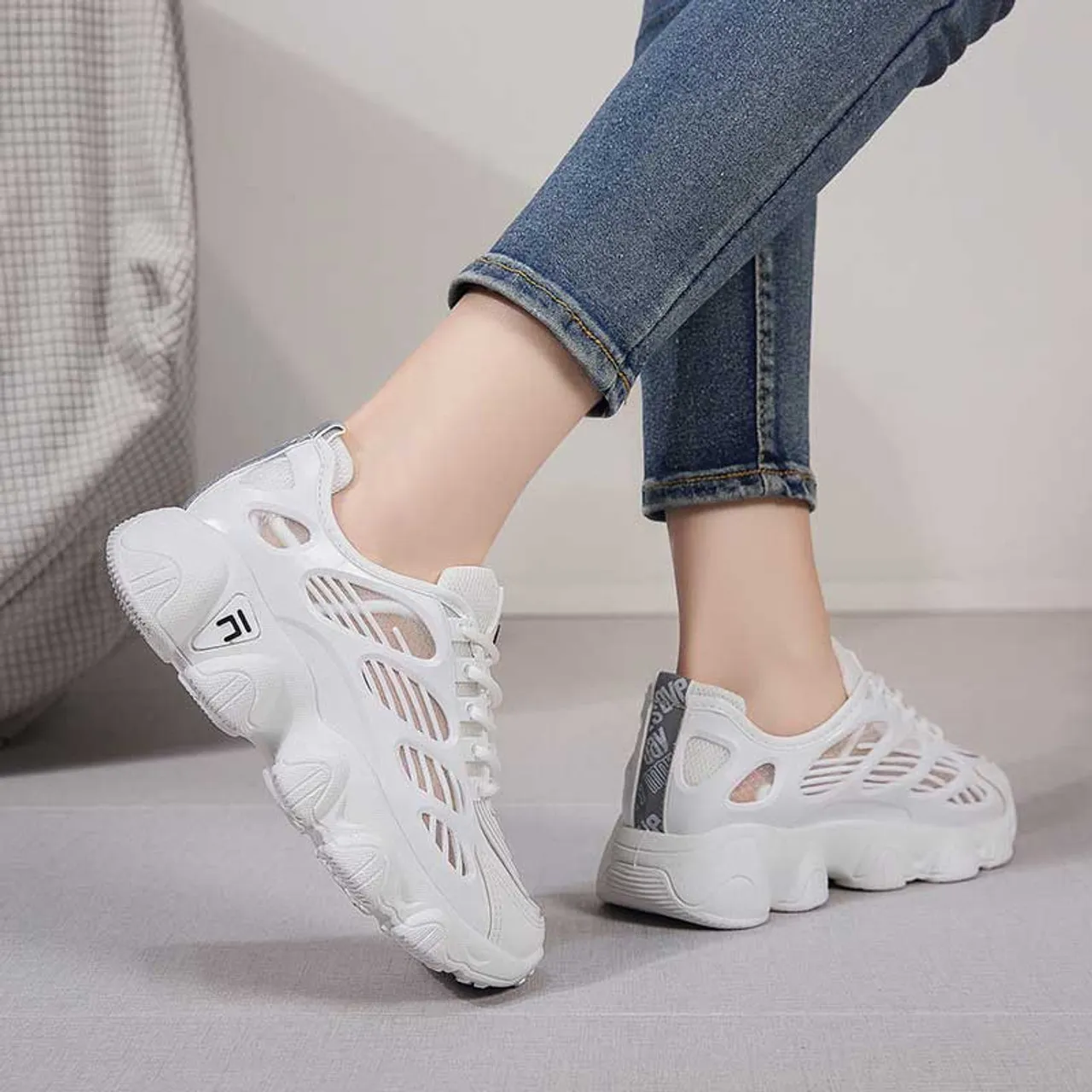 White pattern hollow stripe shoe sneaker